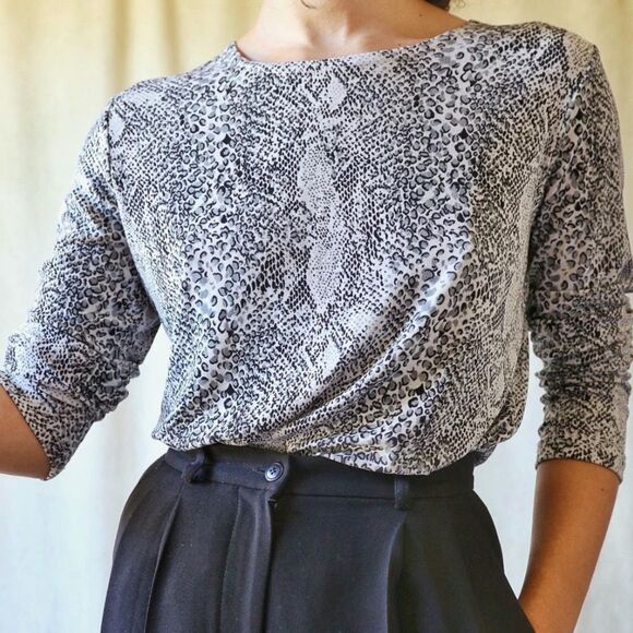 Joie Silk Vintage Gray Reptile Print Long Sleeve Blouse Size Medium - Picture 8 of 8